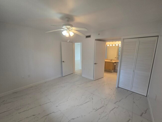 Building Photo - 901 Seafarer Cir