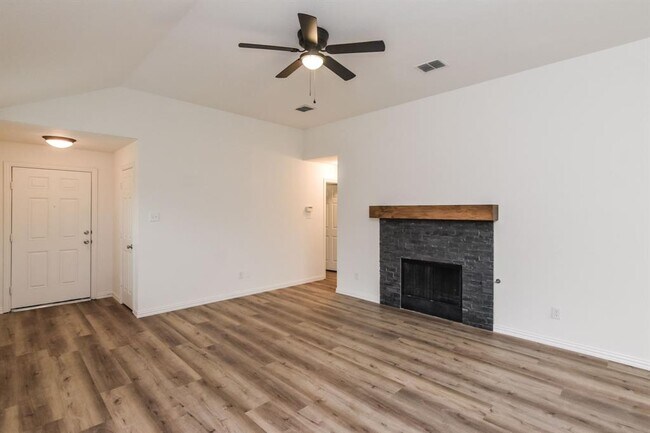 Building Photo - 2605 Cascade Cove Dr