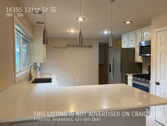 Building Photo - Unique 3 Bedroom Home with Daylight Baseme...