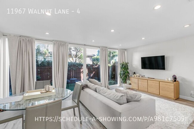 Primary Photo - Newly remodeled modern 3 Bed + 2.5 Bath tw...