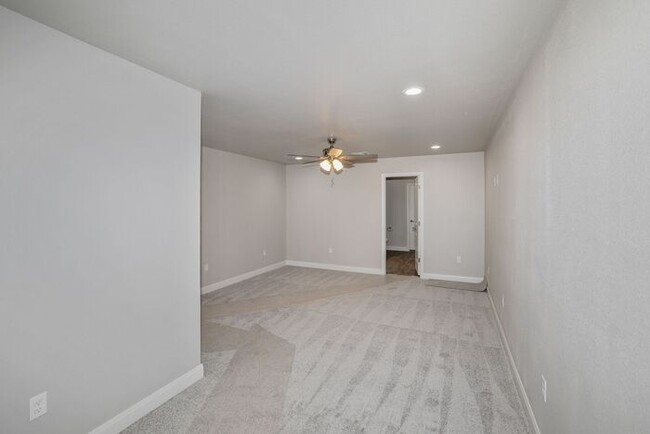 Building Photo - Brand New Large Townhome with Bonus Room!