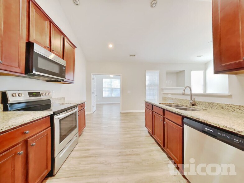 Building Photo - 1933 Pavilion Dr