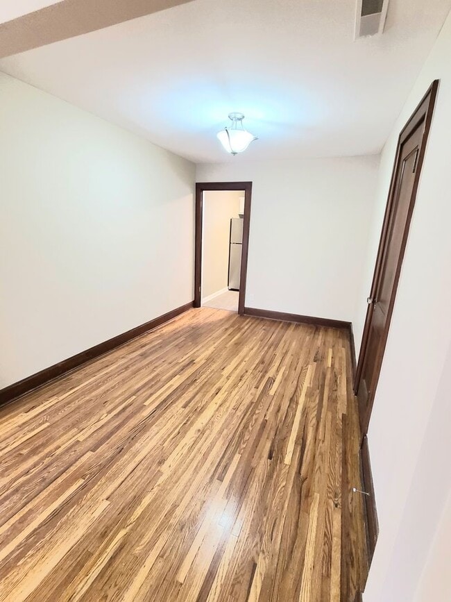 Building Photo - 34 W Tulane Rd