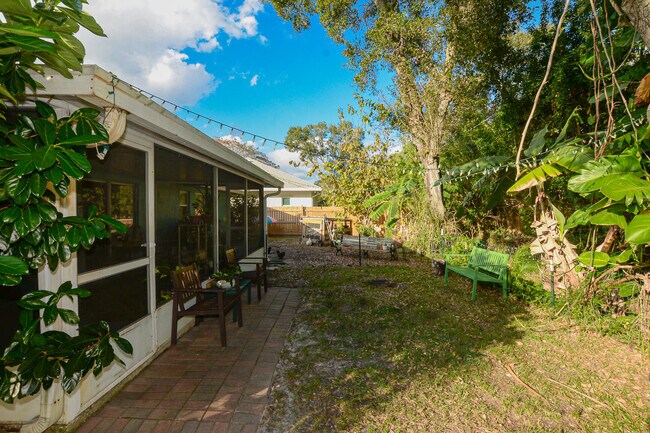 Building Photo - 2386 28th Ave SW