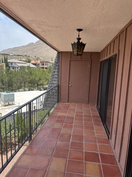 Balcony looking towards storage room - 4800 N Stanton St