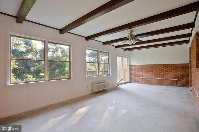 Building Photo - 316 Farm Rd