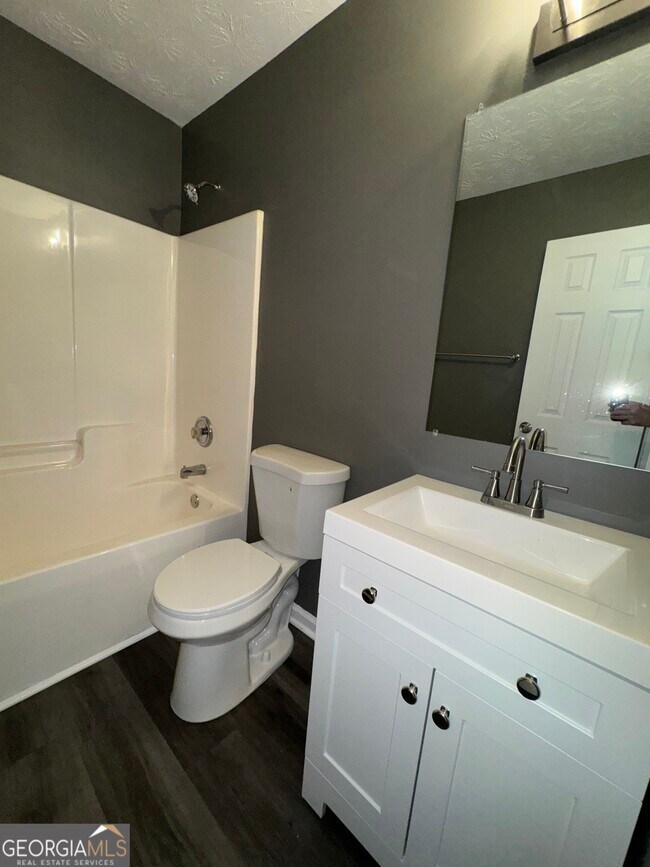 Building Photo - 330 Crestfield Cir