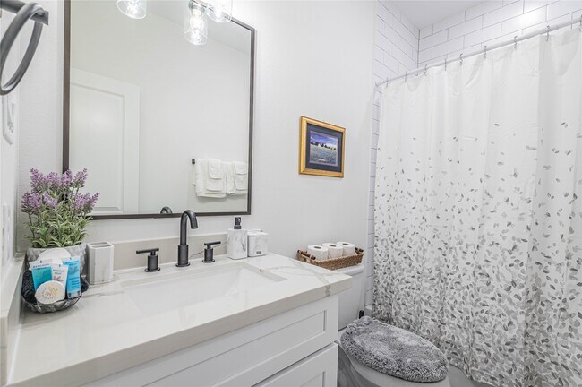 Building Photo - 3507 Ennis St