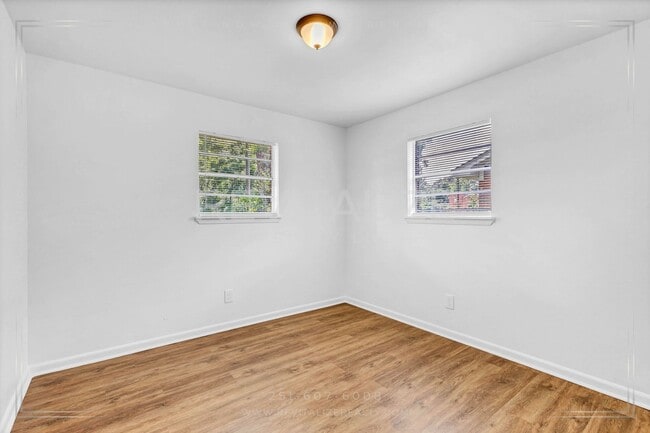 Building Photo - Fully Renovated 4 Bed / 2 Bath in Bay Mine...