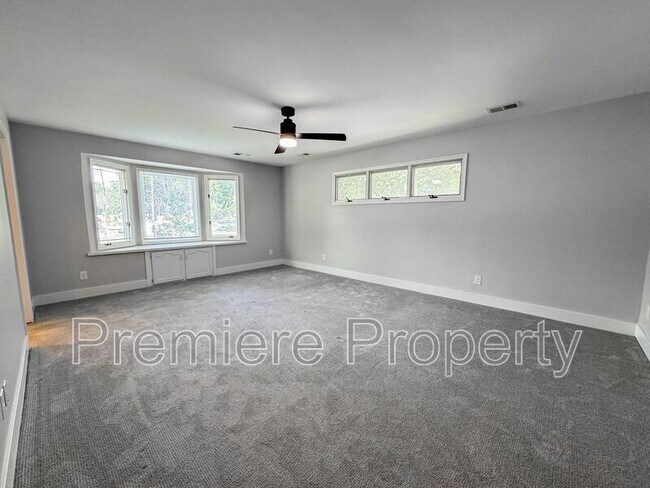 Building Photo - 7301 Mercier St