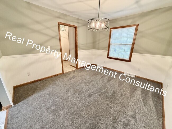 Building Photo - 4 bed | 2.5 bath Home In Shawnee Mission S...