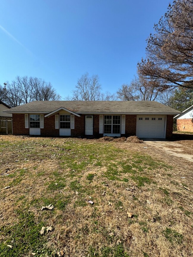 Primary Photo - 3 Bed / 1.5 Bath with Bonus Room in BAY - ...