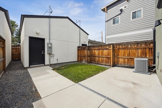 Building Photo - Upscale rear unit in the heart of Denver!