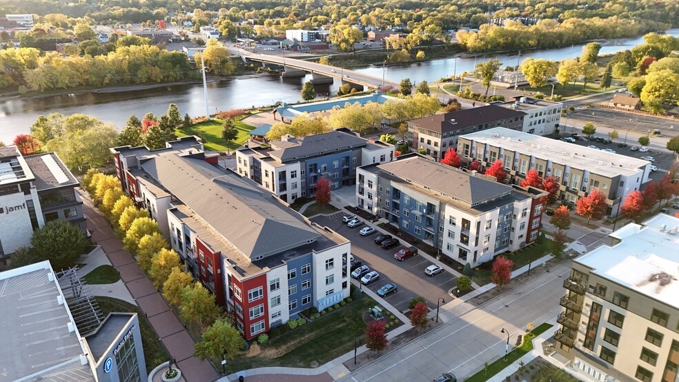 Primary Photo - Riverfront Terrace