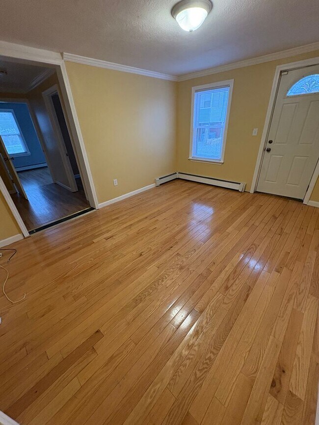 Building Photo - 4-6 Oliver Ct