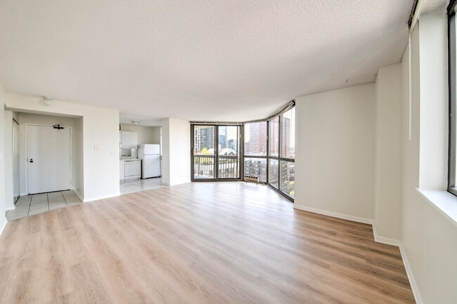 Building Photo - 33 W Delaware Pl