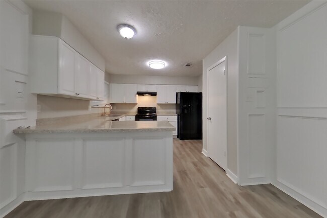 Building Photo - 7331 Millbrae Ln