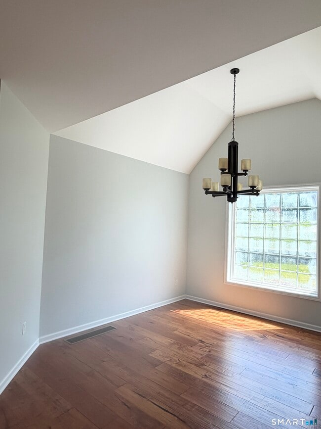 Building Photo - 103 Pond Hill Rd