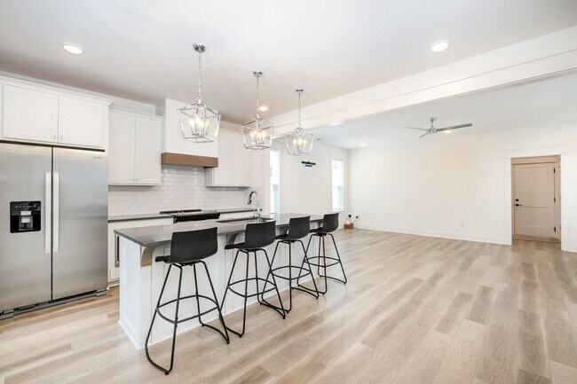 Building Photo - Stunning 4 Bedroom Home in Carothers Cross...