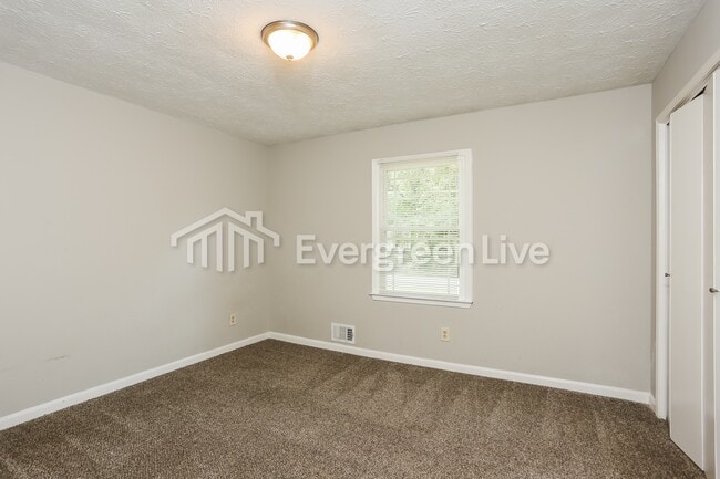 Building Photo - 3631 Pennington Dr SE