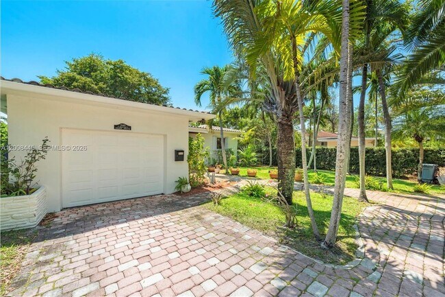 Building Photo - 540 S Shore Dr