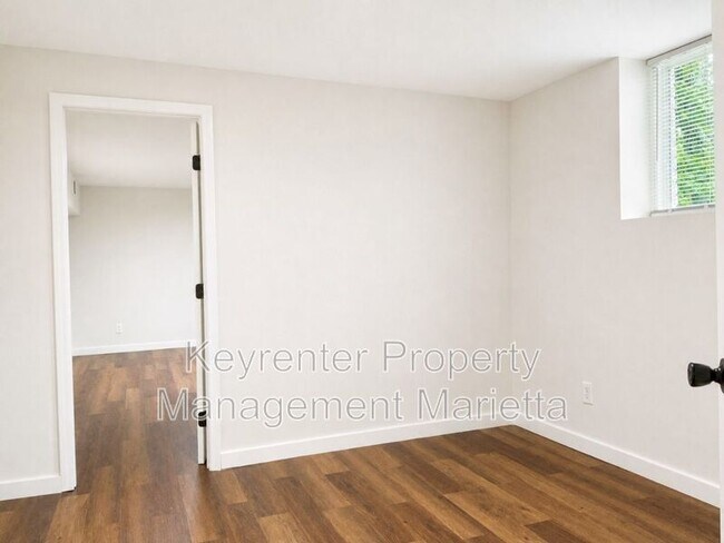 Building Photo - 1138 Gerald Pl SW