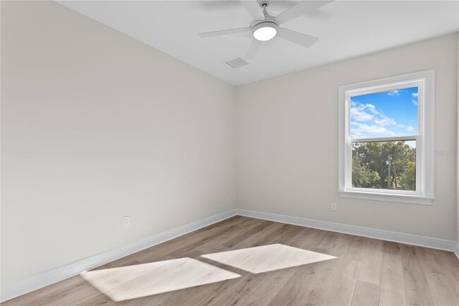 Building Photo - 208 W Frances Ave