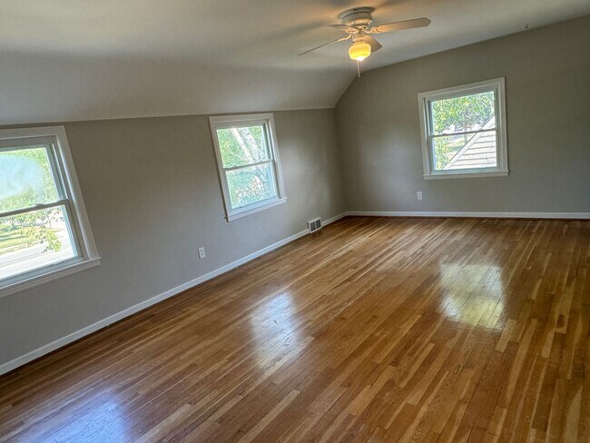 Building Photo - 3 Bedroom 2 Bathroom Single Family Home in Upper Arlington