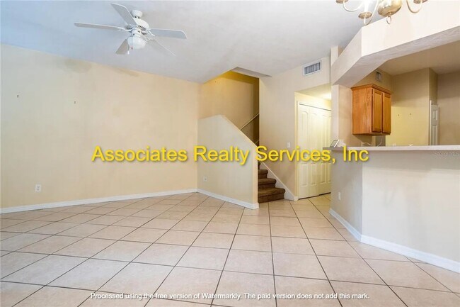 Building Photo - GREAT LOCATION-  3 Bedroom- LOOK!