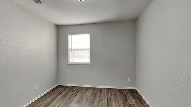 Building Photo - 10356 Chelmsford Dr
