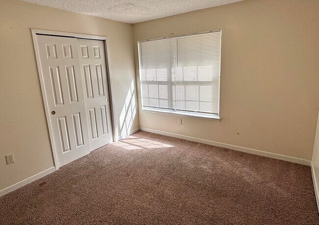 Building Photo - 705 Terrance Ct
