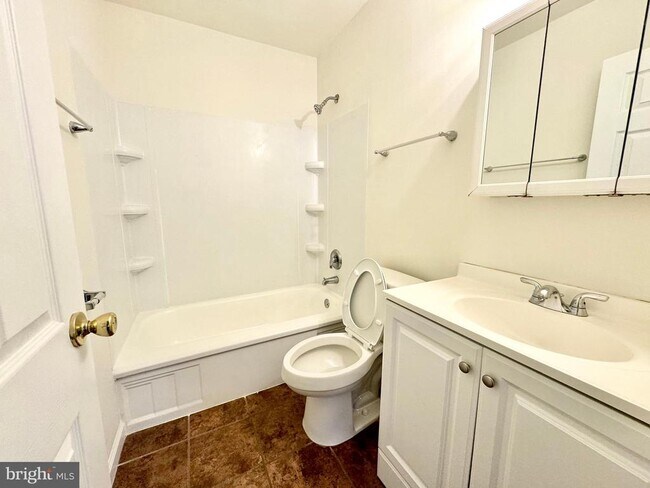 Building Photo - 218 Webbs Ln