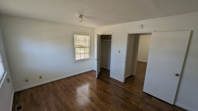 Building Photo - Detached Garage -2 Bedroom 1 Bath house- Drayton Mills Area