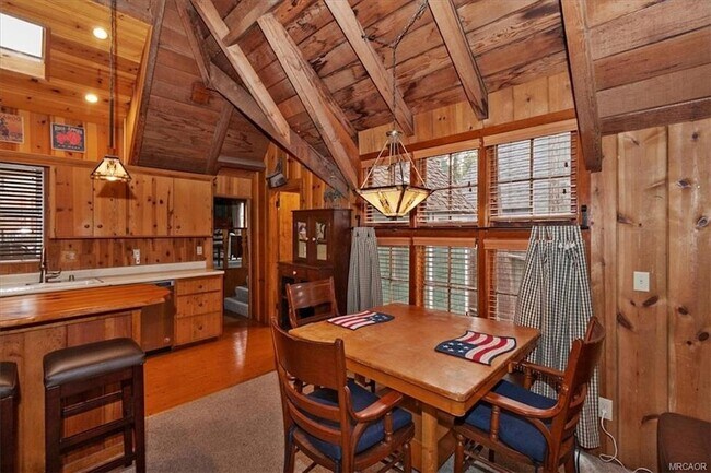 Building Photo - 295 Sunset Dr