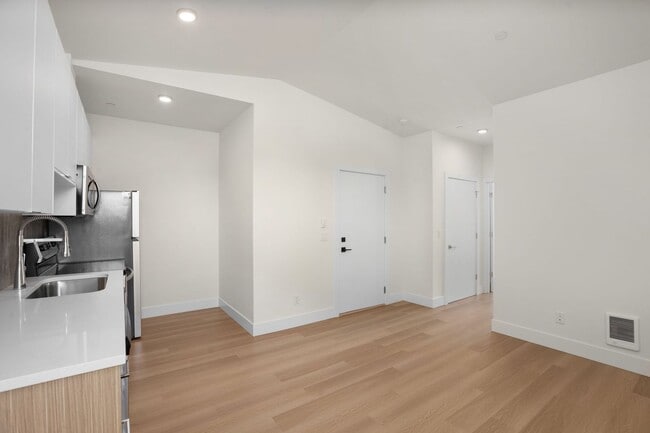 Building Photo - 8417 SW 24th Ave