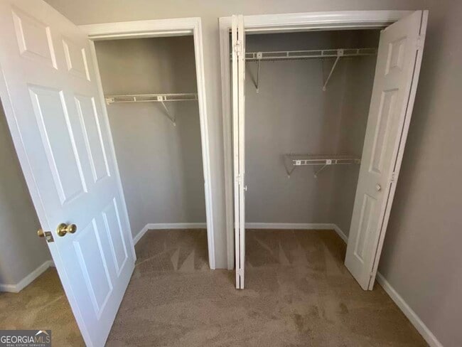 Building Photo - 180 Berlin Ct