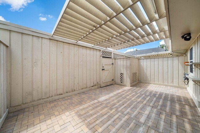 Building Photo - 6434 Burgoyne Rd