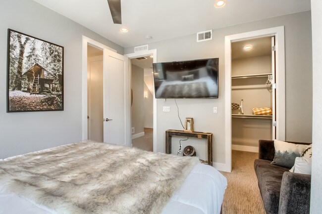 Building Photo - 1323 Elati St