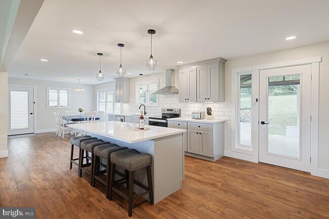 Building Photo - 790 Bendersville Wenksville Rd