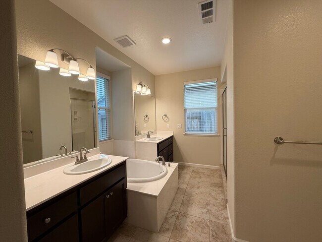 Building Photo - 2021 built two story in Oakdale!