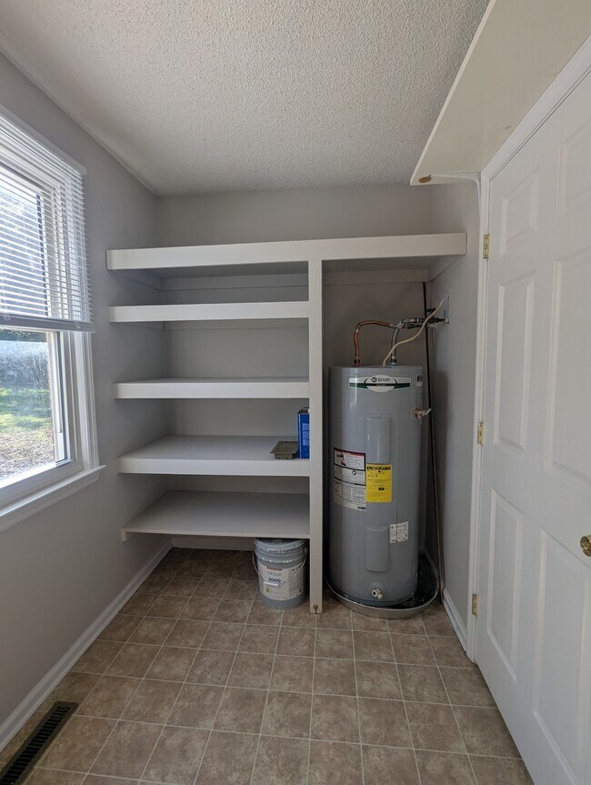 Building Photo - 417 Willis Pass