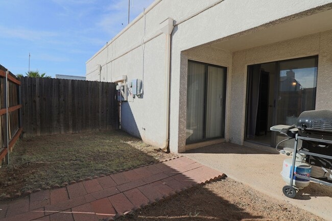 Building Photo - Welcome to this stunning  Unfurnished 2-bedroom, 2-bathroom home centrally Located!