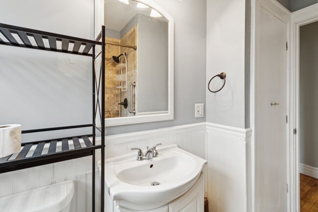 Building Photo - 629 St Clair Ave