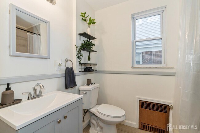 Building Photo - 41-43-43 Poe Ave