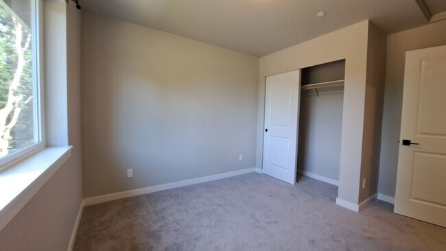 Building Photo - 3113 E Camellia Way