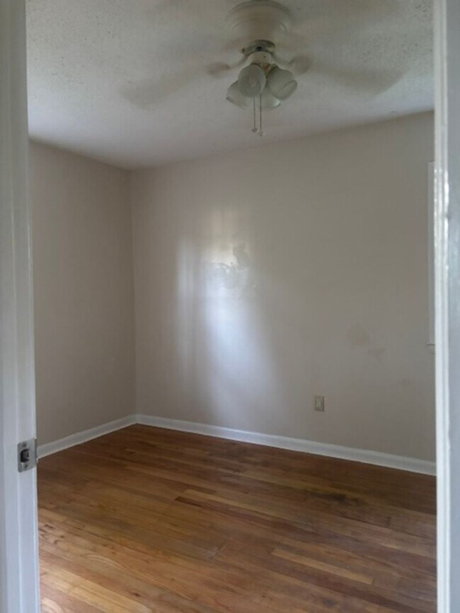 Building Photo - 312 Wood Haven Dr