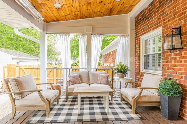 Building Photo - 9133 Robin Ridge Dr