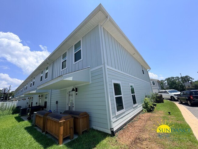 Building Photo - Beautiful 3BR Townhome with Smart Home Features Near Eglin & Hurlburt Field!