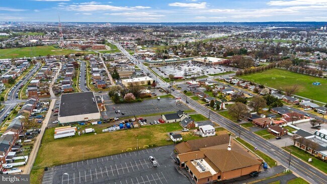 Building Photo - 7917 Wise Ave