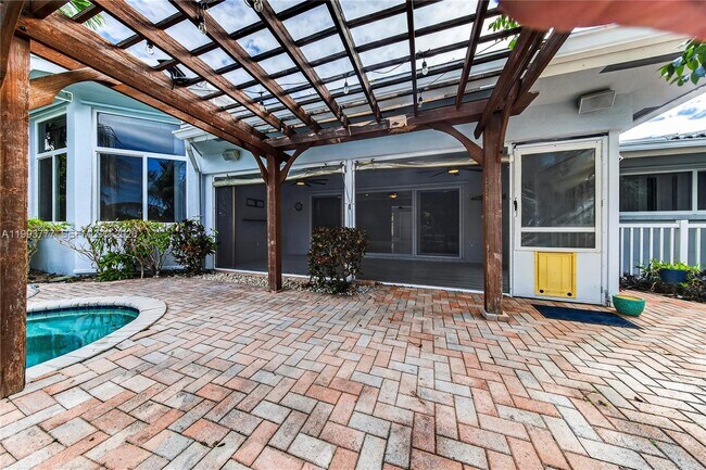 Building Photo - 2801 Coral Shores Dr